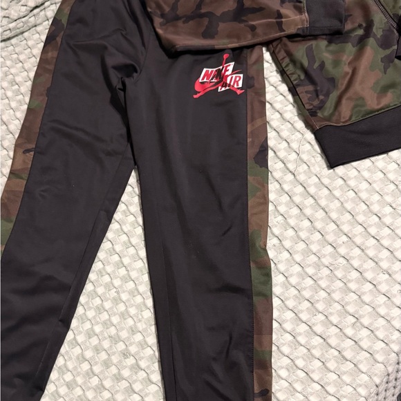 Nike Air Black and Green Camo Tracksuit boys size 10/12 - Picture 4 of 6